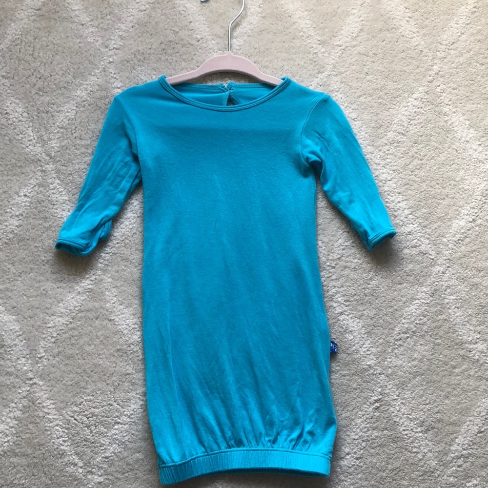 KICKEE PANTS gown size 0-3 GUC